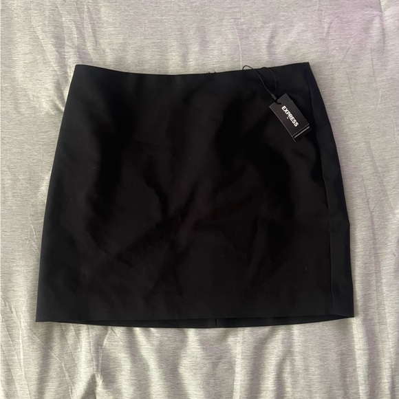 Express Classic Black Mini Skirt - Picture 3 of 4